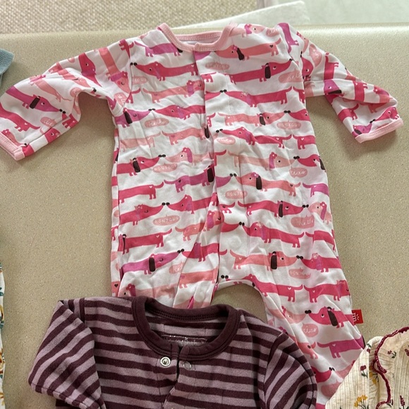 Lot of 5 3-6 mo baby l’oved baby magnetic me - Picture 4 of 5